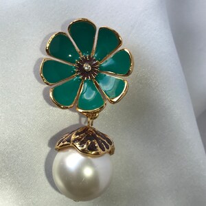 Yves Saint Laurent mono boucle d&#39;oreille signée YSL Paris perle fleur verte pendentif doré clip single solo