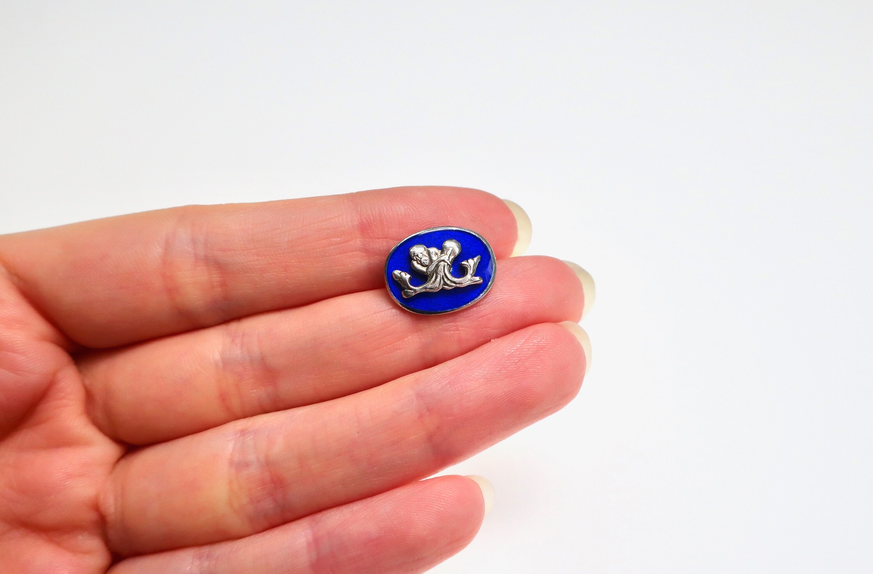 Broche Vintage Signe Du Zodiaque VERSEAU - Couleur Or Et Argent, Année 1917, Fermoir Clips, Occasion