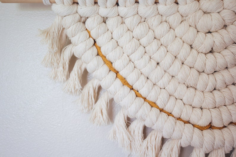 Zelfstudie halfronde macramé/muurhangpatroon afbeelding 4