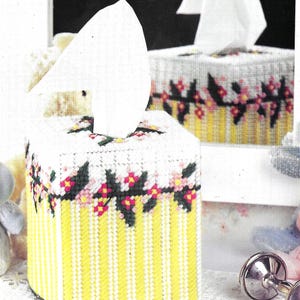 Rambling roses tissue box cover plastic canvas pattern PDF