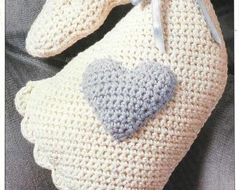 Vintage Crochet Preening Goose PDF download
