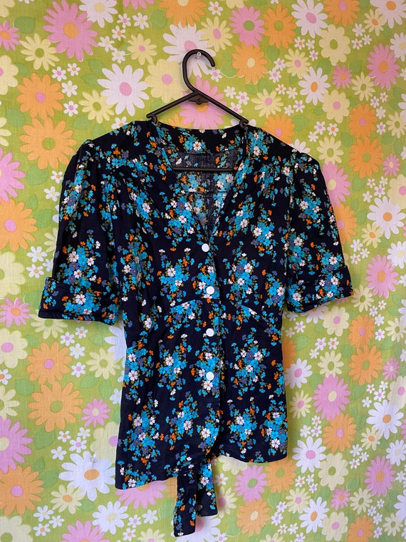 Pretty 70’s Floral Tie Top