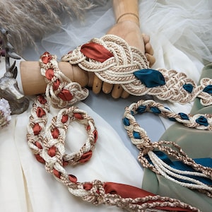 Keltische Handfasting-Schnur: Schottischer handwerklicher Liebesknoten mit individuellen Akzenten