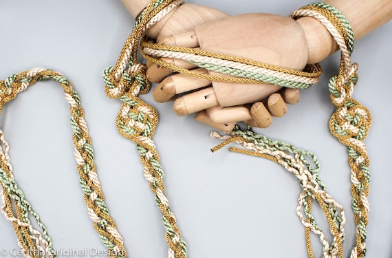 How to tie a handfasting cord - Infinity Knot and Decorative Knot
