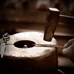 Service d'affûtage à main levée de style japonais par The Master Sharpener : ciseaux de coiffeur et de salon