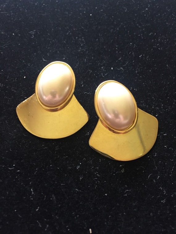 1990s costume pearl and gold stud earrings
