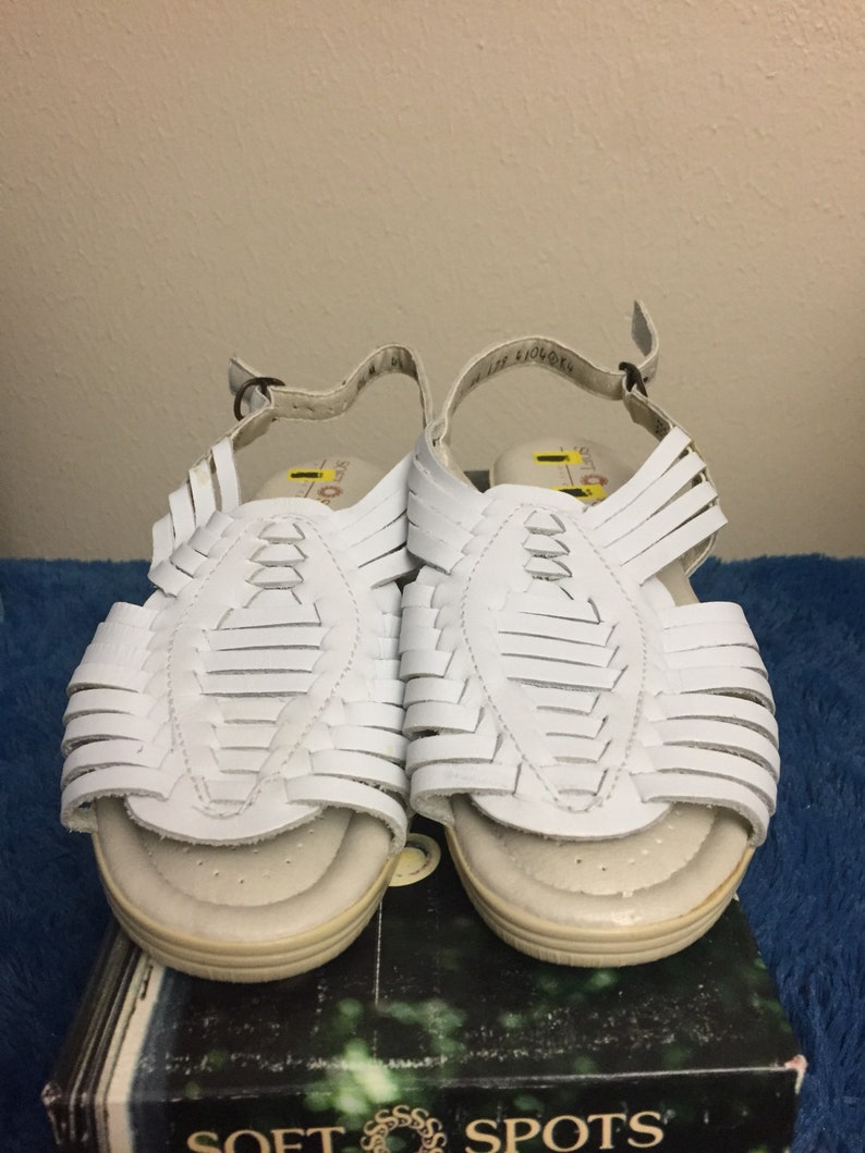 white size 8.5m 1990s soft spots womans sandals color