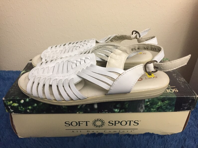 white size 8.5m 1990s soft spots womans sandals color