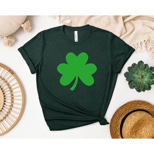 St Patrick&#39;s Day Unisex Tee, Adult Clover Shirt, Irish Festival Top, Shamrock Graphic T-Shirt, Green Holiday Apparel