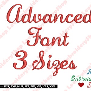 Puede incluir: Texto bordado en rojo que dice "Advanced Font 3 Sizes" con las palabras "Love Embroidery Shop" en azul, verde y rojo debajo. Un icono de coraz&oacute;n rojo est&aacute; al lado del texto "Love Embroidery Shop". El texto "8 Formatos: DST, EXP, HUS, JEF, PES, VIP, VP3, XXX" est&aacute; en la parte inferior de la imagen.