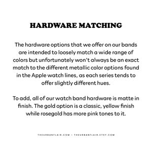 Pu&ograve; includere: Testo che spiega che le opzioni hardware per i cinturini degli orologi sono progettate per abbinarsi in modo generale ai colori degli Apple Watch, ma potrebbero non corrispondere esattamente. L'opzione oro &egrave; una finitura gialla classica, mentre l'oro rosa ha tonalit&agrave; rosa. Il testo include anche l'indirizzo del sito web THEURBANFLAIR.COM e THEURBANFLAIR.ETSY.COM.