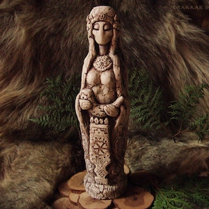 Statue of the goddess Mokosh ( Makosh )