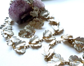 Collier, bracelet et  boucles d'oreilles  vintages  - ensemble feuilles blanches et or   - bijoux  années 60-  ensemble bijoux vintages