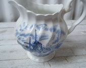 Milk pot blue and white-vintage milk pot made in England-vintage Tulip milk pot-vintage milk pot Johnson Bros-Moulin