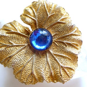 Vintage brooch from the 60s- vintage brooch flower- blue stone jewelry- collectible jewelry-earth and gold brooch