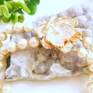 Jackie Kennedy style two-strand pearl necklace - vintage 60s necklace - white glass beads - gold-colored clasp necklace
