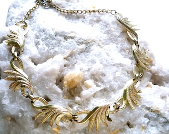 Vintage golden necklace- gold-colored necklace- 60s necklace- divinelolavintage- 1 row necklace- articulated leaf necklace