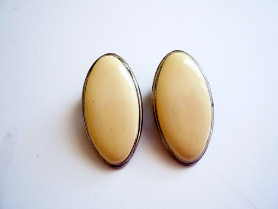 70s earrings - vintage earrings - beige-coloured … - image 3