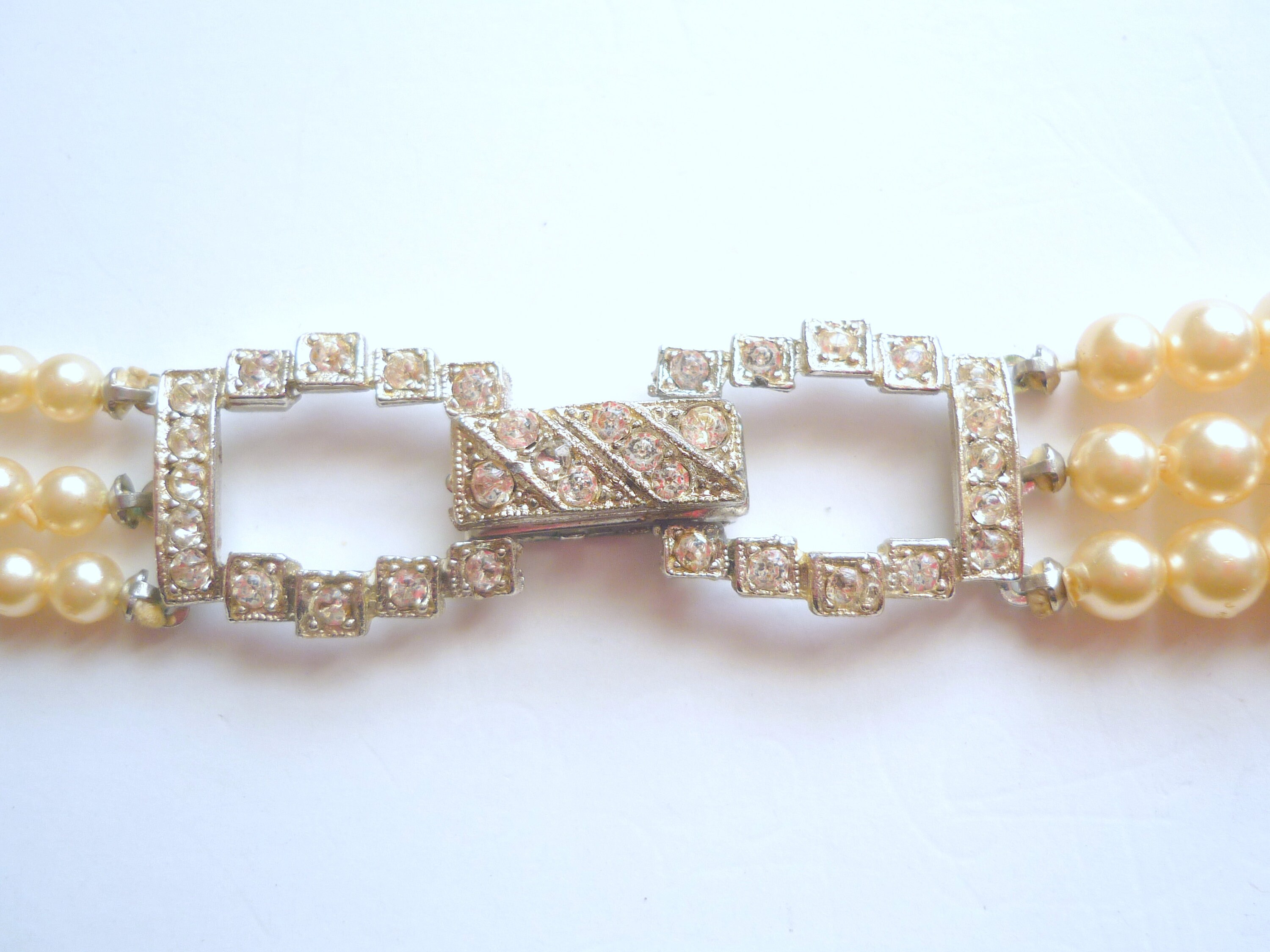 Collier Ancien Triple Rang De Perles Nacrées Et Métal Doré - Vers 1960, Bon état Occasion
