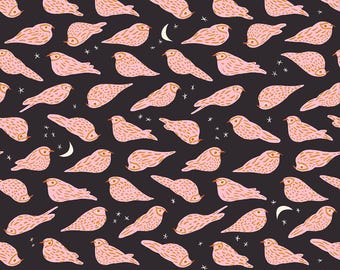 Ruby Star Society Bird is the Word Whippoorwill en Soft Black de Kim Kight RS3078 16 - Tela vendida en incrementos de media yarda, cortada de forma continua