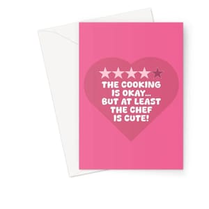 4 stelle La cucina è ok... ma lo chef è carino Biglietto di auguri A5 Anniversario Compleanno Coppie Divertente Amore Meme impertinente Valutazione Recensione Cuore