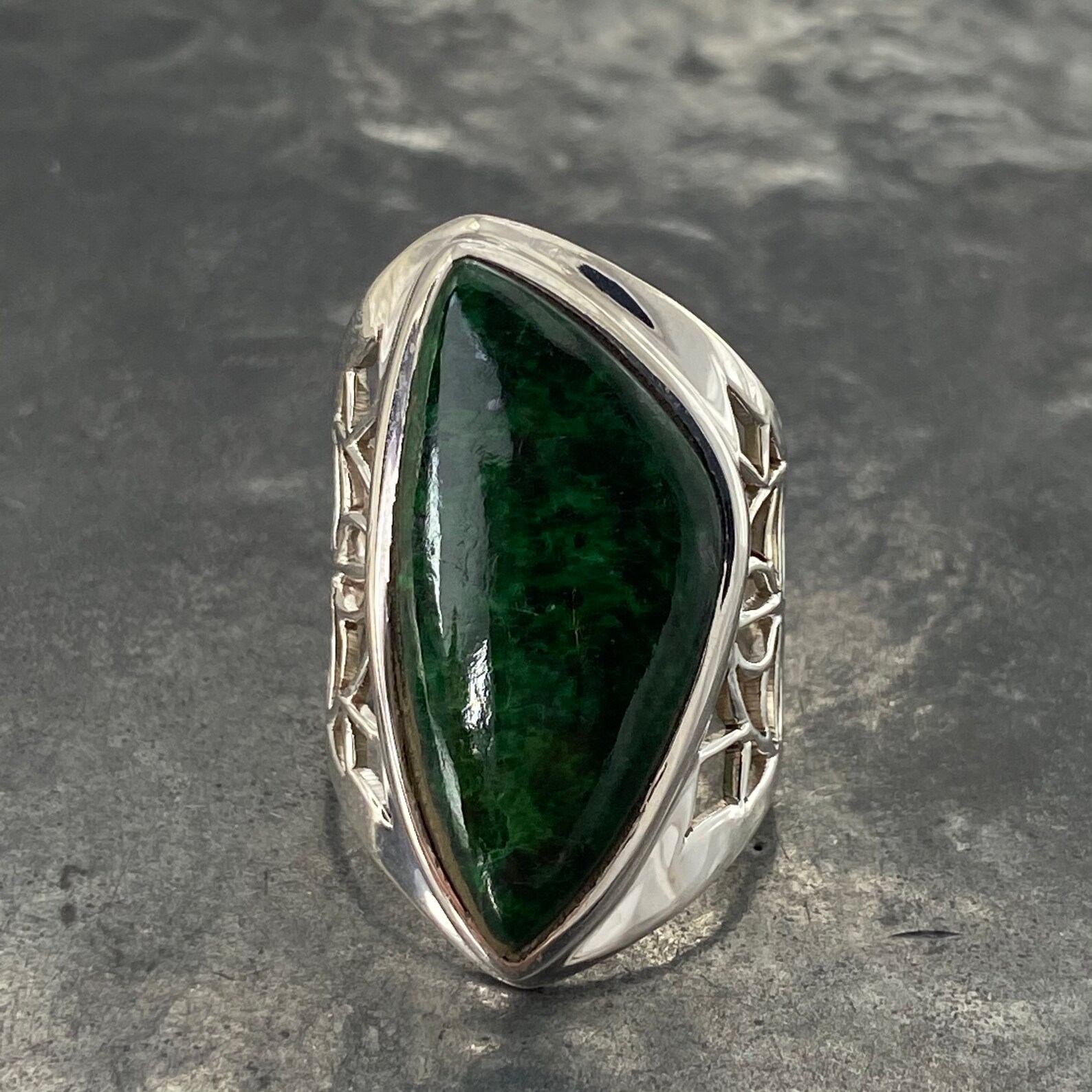 Maw Sit Sit Ring Jadite Albite Ring Vivid Green Maw Sit Etsy