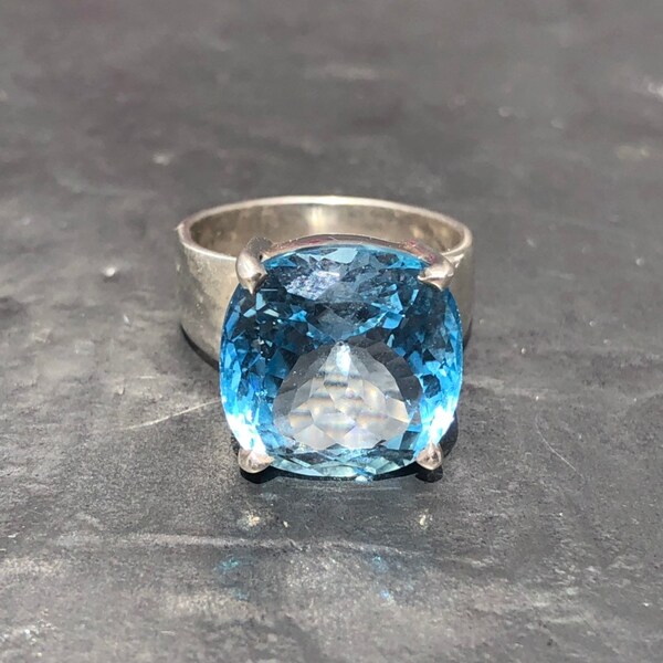 Blue Topaz Ring - swiss blue topaz ring - blue topaz size UK - P  US - 7 3/4