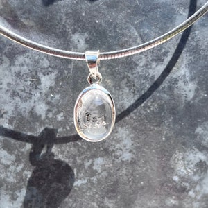 Enhydro quartz pendant - quartz with moving water bubble and sand