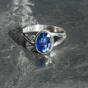 Kyanite ring  - faceted kyanite ring - oval kyanite ring size U.K. - N, US - 7, EU - 54