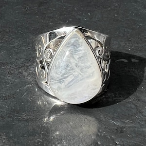 Moonstone Ring - silver moonstone ring - rainbow moonstone ring size - U.K. - X 1/2, US - 11 3/4, EU - 67