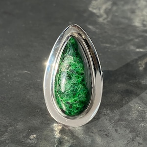 Maw sit sit ring - jadit albit ring - päronformad maw sit sit jade ring storlek U.K. - N, US - 6 3/4, EU - 54
