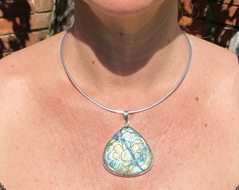 Labradorite pendant - Hand carved Labradorite pendant - flashy labradorite pendant - sterling silver labradorite necklace