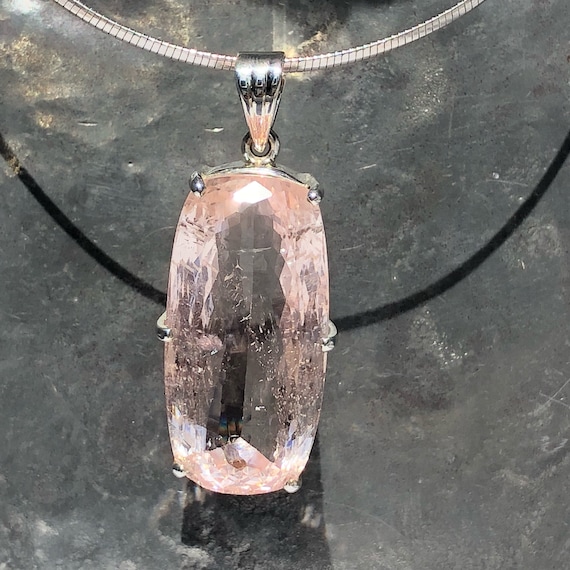 Raw morganite pendant discount