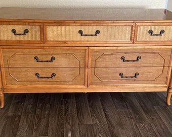 Broyhill Faux Bamboo 7 Drawer Dresser in aboriginal Wood Tone Finish Very Clean