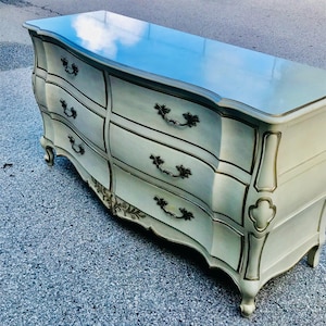 French Provincial 6 Drawer Dresser By White Fine Furniture Near Pristine