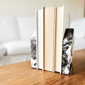Concrete marble bookends / Concrete houses