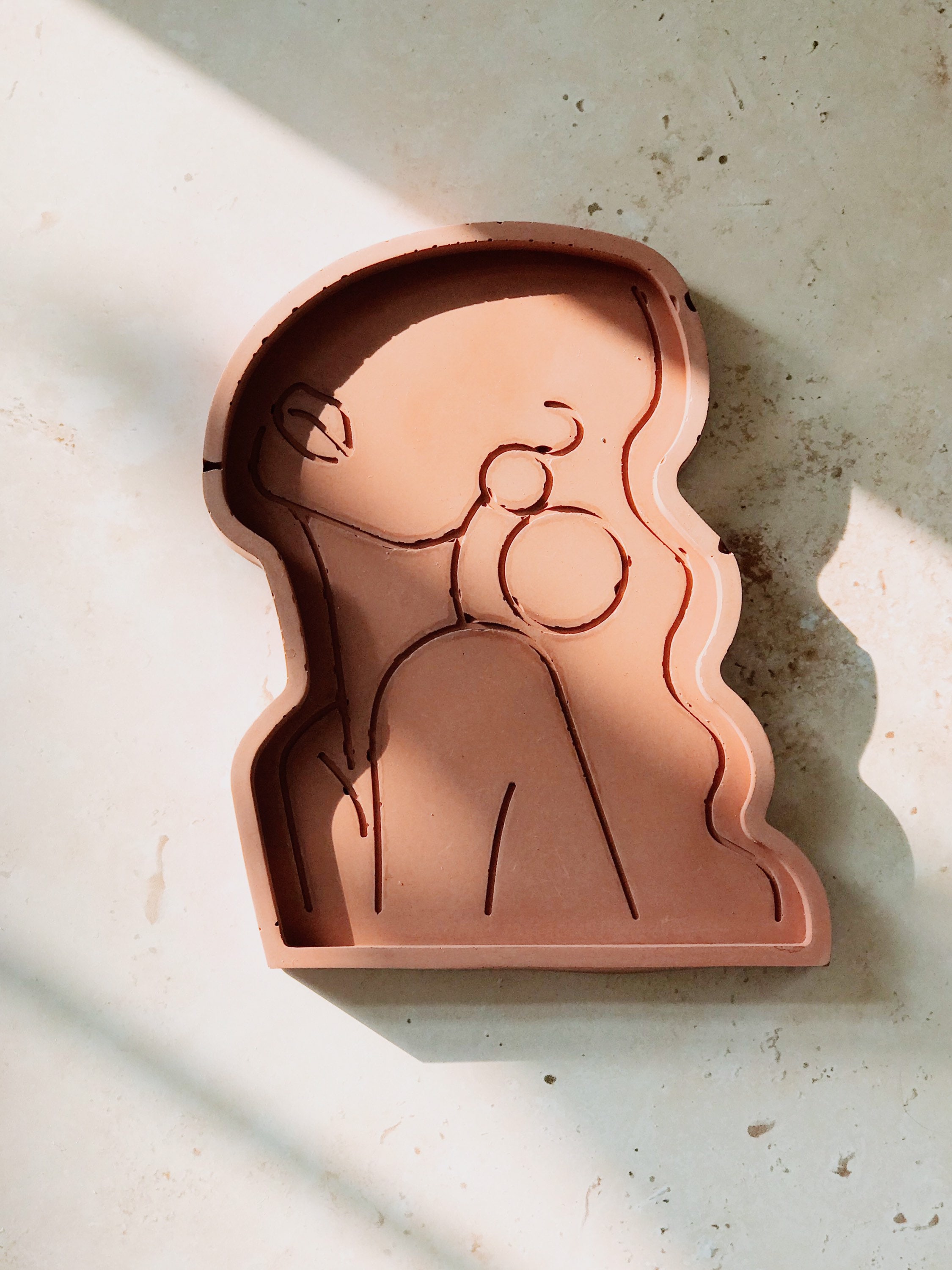 Plateau en béton // Plateau pour le corps féminin // Cadeau féministe// Décoration féminine