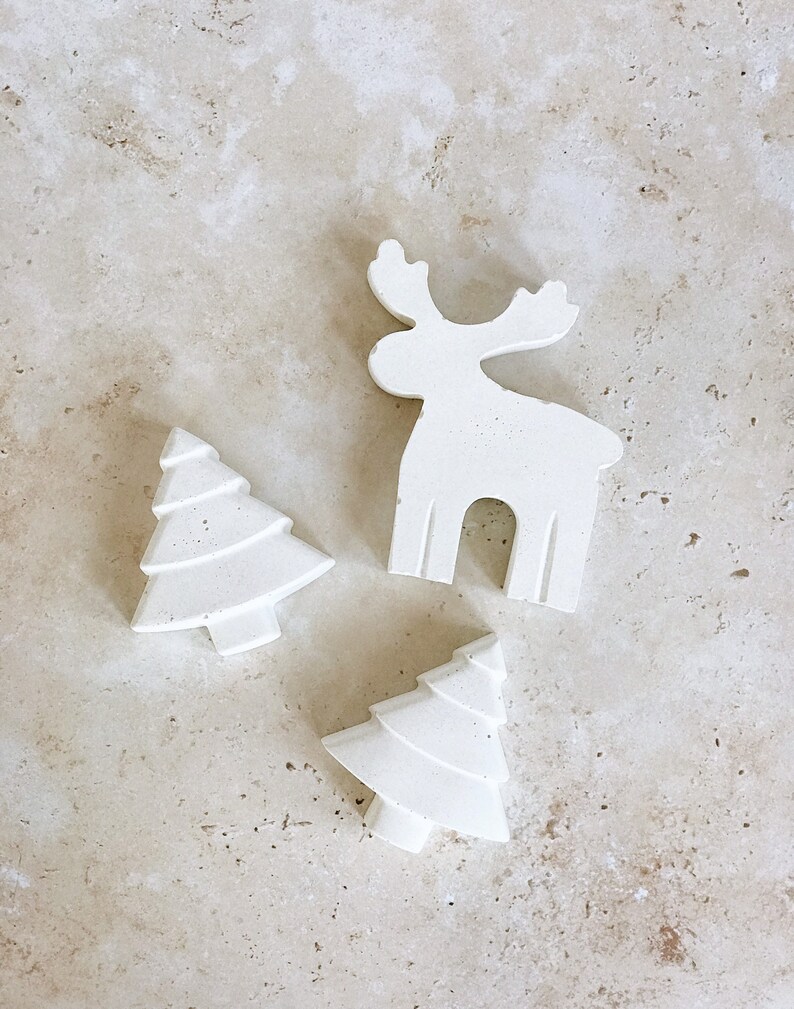 Concrete reindeer // Christmas decoration image 3