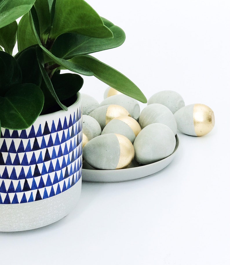 Concrete Easter eggs // // Easter table decorations // Easter gifts // Modern Easter decor // Set of 3 zdjęcie 4