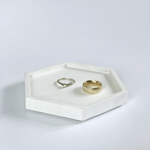 Concrete tray // Jewellery tray // Ring dish image 2