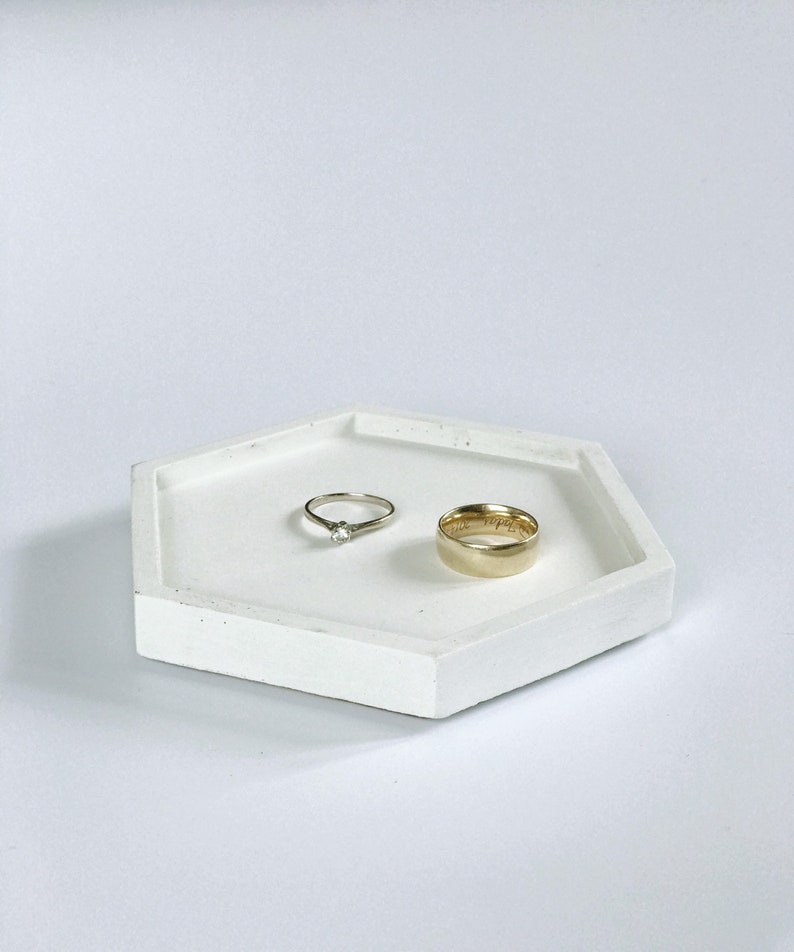 Concrete tray // Jewellery tray // Ring dish image 2