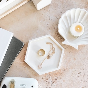 Concrete tray // Jewellery tray // Ring dish image 1