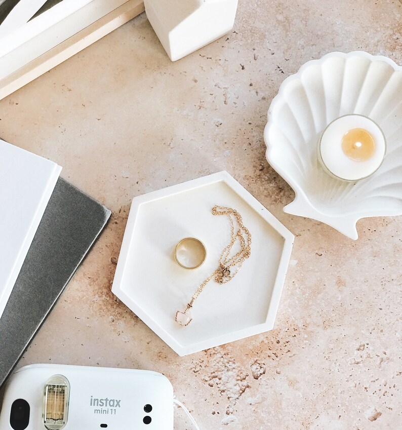 Concrete tray // Jewellery tray // Ring dish image 1