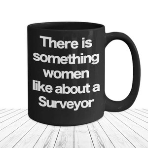 Landvermesser-Becher, die schwarze Kaffeetasse-lustiges Geschenk für professionelle Vermesser vermessen, die Expertenkarte-Liebhaber-Geschenke darstellen