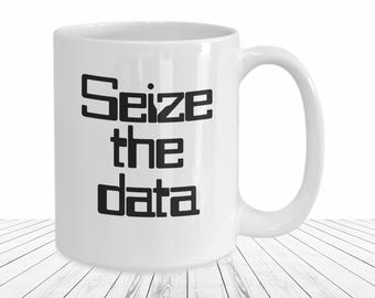 Sammle die Daten Becher Lustiges Tech Geschenk für Daten analytiker Programmierer IT Techniker Coder Kaffeetasse Informatik Robotik Geek