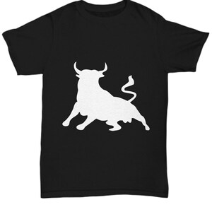 Wall Street Bull T-Shirt Gift for Investor Banker Broker Rancher Cowboy Farmer Chicago Unisex Tee
