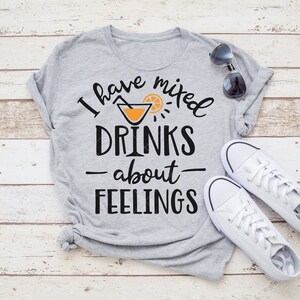 Tengo bebidas mixtas sobre sentimientos divertidos bebiendo SVG para camisa dxf png Archivo para Silhouette Cameo y Cricut, Diseño digital para uso comercial
