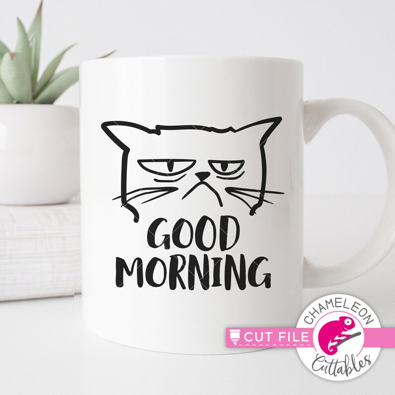 Pu&ograve; includere: Tazza da caff&egrave; bianca con un disegno a linea nera di un gatto scontroso e il testo "Good Morning".