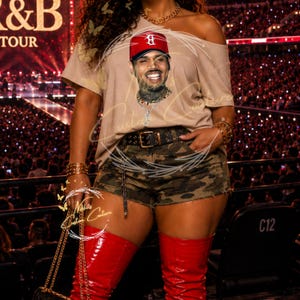 chris brown t shirt dress finished with bold “Brown” logo detail. New Popular Chris Brown Signature