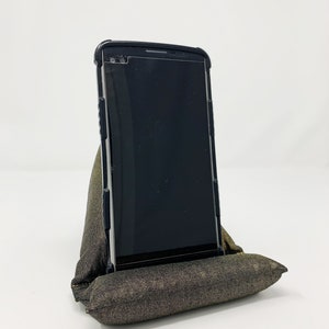 Weighted Phone Stand (Metallic) Handyständer, HandykissenStänder, Handy Requisite, Telefon Kickstand